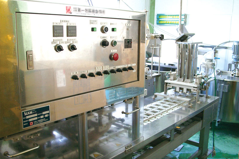 葛もち等のカップ充填装置-1(小さいカップ用)